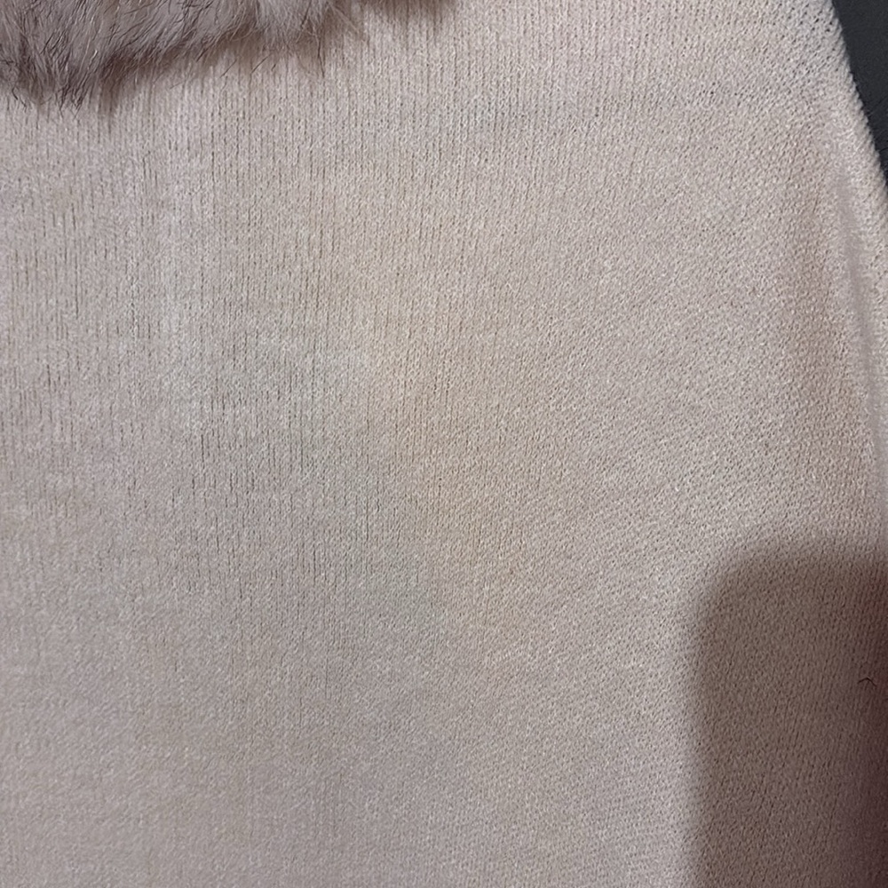 This & That fur trimmed cape - Picture 6 of 10